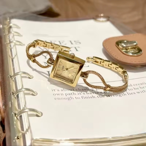 Luna Luxe Gold Square Watch ✨ Timeless Elegance - Picture 2 of 6